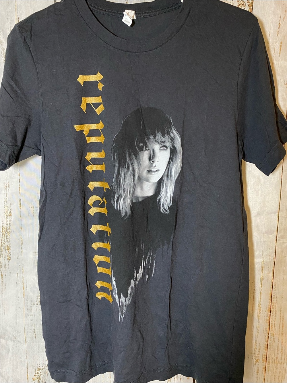Taylor Swift Reputation 2018 Stadium Tour Medium Short Sleeve T Shirt